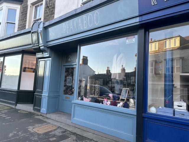 High Street retail unit to let in Buxton